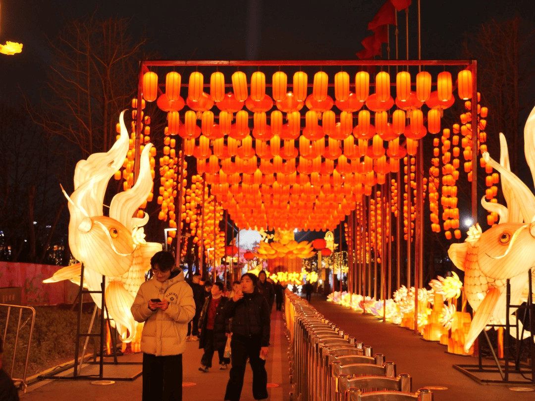 ！2026观山湖灯会庙市璀璨启幕九游会登录j9入口一城灯火一城春(图11)